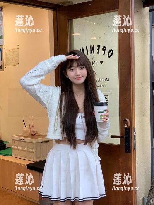 最新更新：Son Ye Eun的户外写真图片捕捉了不可思议的瞬间